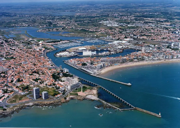 Vacanceole - Les Jardins De L'amiraute Apart-hotel 2*