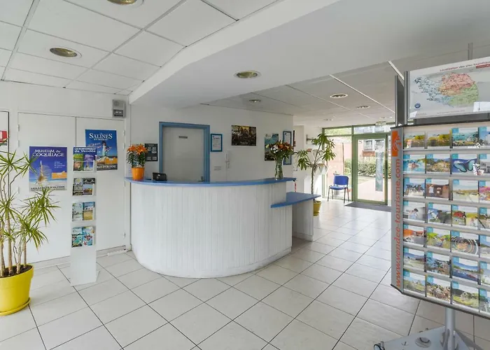 Vacanceole - Les Jardins De L'amiraute Apart-hotel 2*